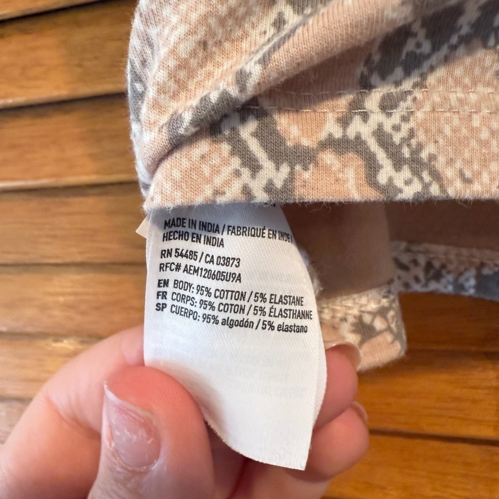 American Eagle Women’s Snakeskin Coral and Grey Crop Top Sz S - Picture 5 of 5